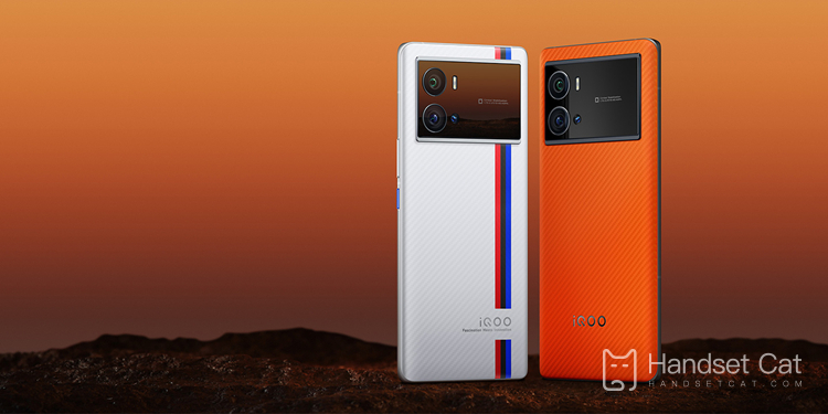 IQOO 9 Pro is available in several colors