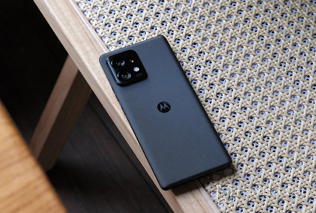 Motorola moto X40 には曲面スクリーンがありますか?