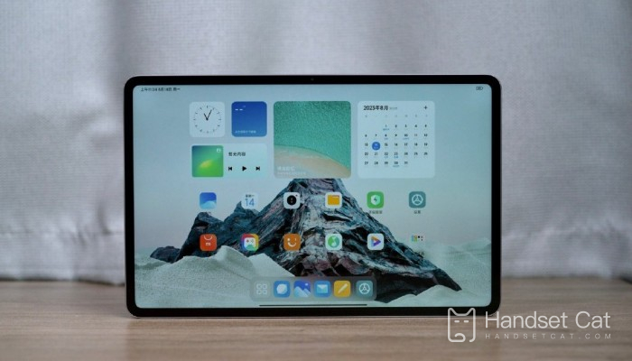 What processor is equipped with Xiaomi Mi Pad 6S Pro?
