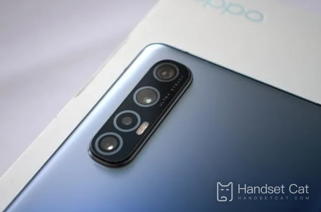 What is the screen resolution of OPPO Reno8