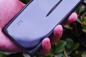 Nơi đặt hình nền cho ZTE Axon 40 Ultra Aerospace Edition