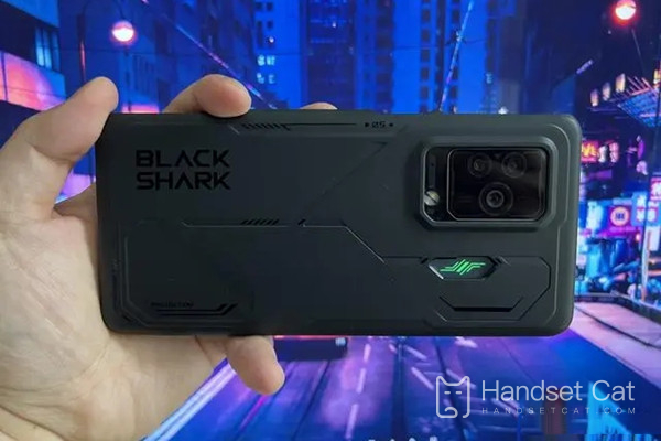 O Black Shark 5 Pro é um telefone sênior?
