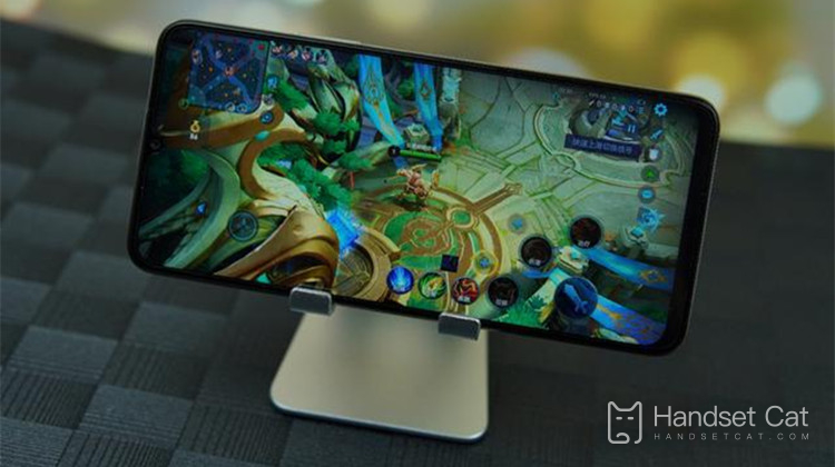 Honor Play 30 Plus có sử dụng màn hình cong không?