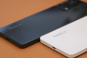Does Redmi Note 12 Pro+have a separate headphone jack