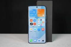 Glory Magic5 or Xiaomi 13