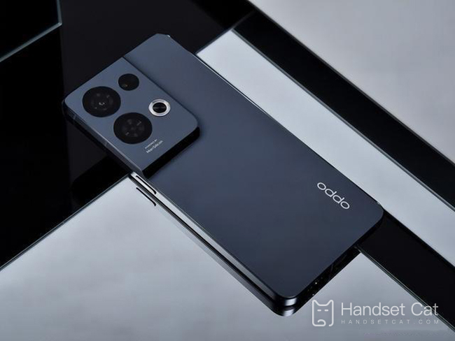 Does OPPO Reno8 have a separate headphone connector