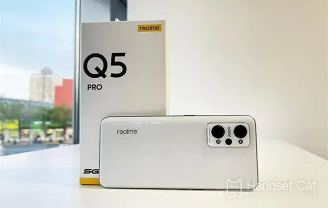How does Realme Q5 Pro forcibly restart the phone
