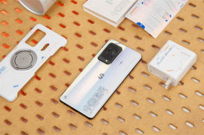 Can Black Shark 5RS expand memory manually