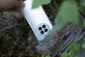 Does Huawei Mate 50 support adaptive refresh rate