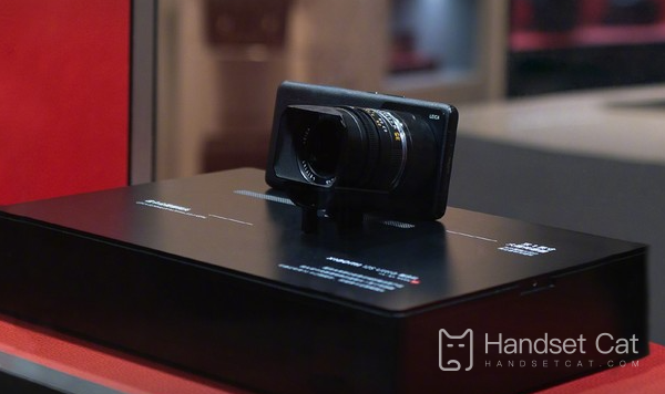 Xiaomi 12S Ultra Concept Machine Settles in Leica Flagship Store, Camera Picks up Mobile Phone and Shoots Professionally