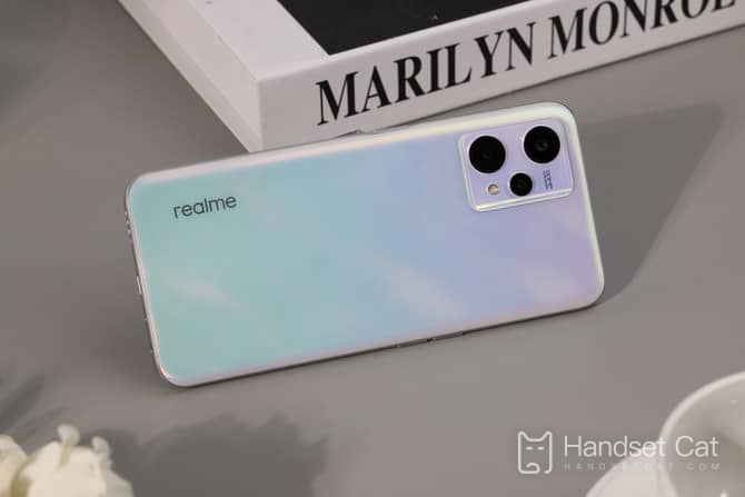 Is Realme Q5i suitable for the elderly