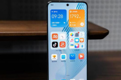 Does Glory Magic5 have an adaptive refresh rate