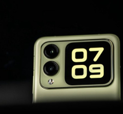 How does Huawei NovaFlip extract text from images?