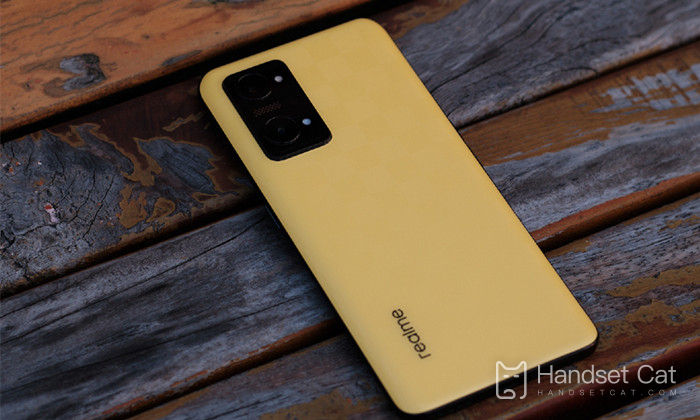 What are the scores of realme Q5