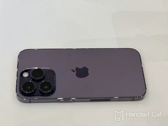 L’iPhone 14 violet foncé convient-il aux garçons ?