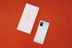 What is the score of Xiaomi 11?