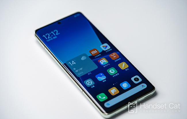 How does Xiaomi 13 Pro display the lunar date