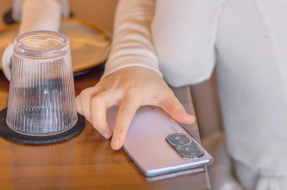 Does the Glory 80 Pro direct-screen version have dual systems