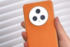 Does Honor Magic5 have a periscope telephoto