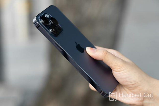 How to apply the film to iPhone 14 plus