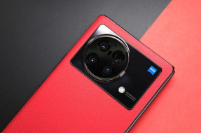 vivo X Fold+의 SIM 카드 슬롯은 어디에 있나요?