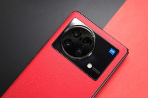 vivo X Fold+의 SIM 카드 슬롯은 어디에 있나요?