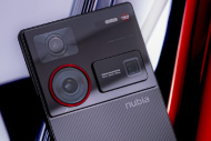 Does Nubia Z60 Ultra leading version have periscope telephoto?