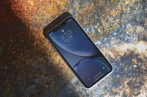 When can iPhone XR update the official version of ios 16