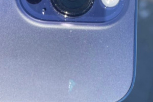 A versão roxa do iPhone 14 Pro foi exposta a defeitos de fabricação. O problema de fabricação é intencional?