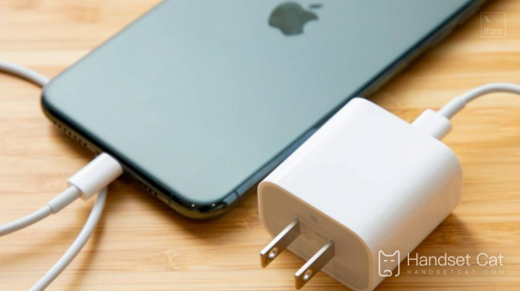 Двухпортовое зарядное устройство USB-C от Apple мощностью 35 Вт оказалось незащищенным и продолжает отстой…