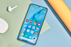 What is the score data of Xiaomi 12 Pro?