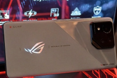 ASUS ROG8のベンチマークスコアはどれくらいですか？