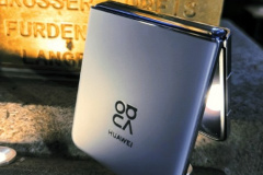Wie überprüfe ich, ob es sich beim Huawei NovaFlip um ein generalüberholtes Gerät handelt?