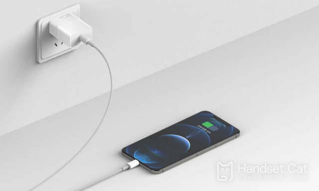 iPhone 14 PlusでAnker充電器を使用するとバッテリーが損傷しますか?