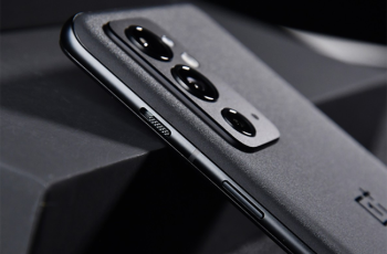 What is the screen resolution of one plus 9RT