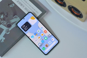 What interface does the Redmi K50 use?
