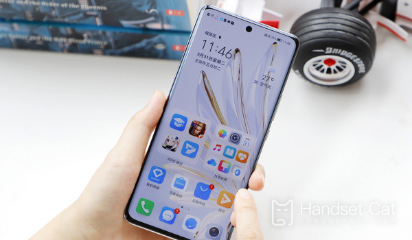 Does the HONOR 70 Pro have an independent headphone jack