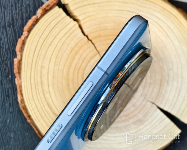 Does the Xiaomi Mi 14 Ultra lens protrude?