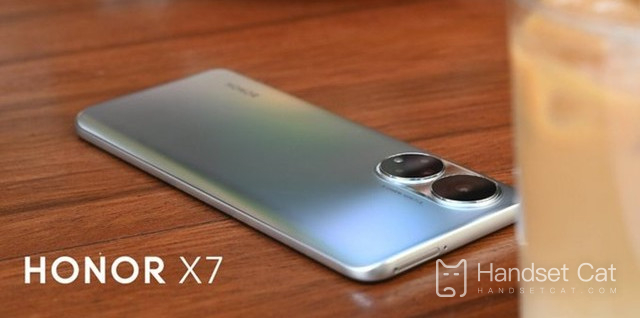 Es sind Werbebilder zum Honor X7 durchgesickert, die zwei Kameras und einen gebogenen Bildschirm zeigen!