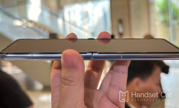 Les plis sont-ils évidents sur Huawei Pocket2 ?