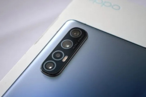 What is the screen resolution of OPPO Reno8