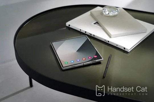 Samsung Galaxy Z Fold6 có hỗ trợ sạc ngược không?