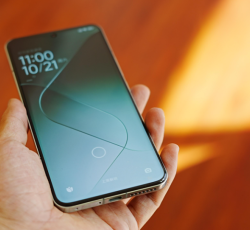 Why does the volume of Xiaomi mobile phone automatically decrease?