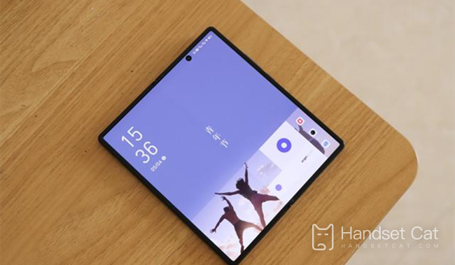 Vivo X Fold trượt sang một bên để quay lại phương pháp cài đặt