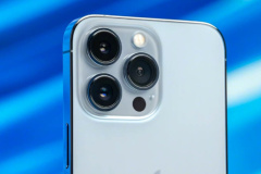 How does iPhone AirDrop refuse to be delivered across the air by strangers