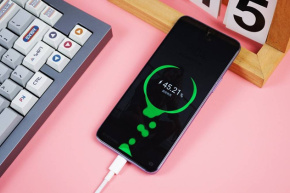 Does HONOR Play 5T Pro support screen fingerprint identification