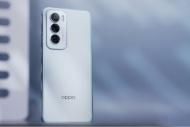 Does OPPO Reno 12 support wireless charging?