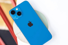 How to swipe the access card with NFC for iPhone 13