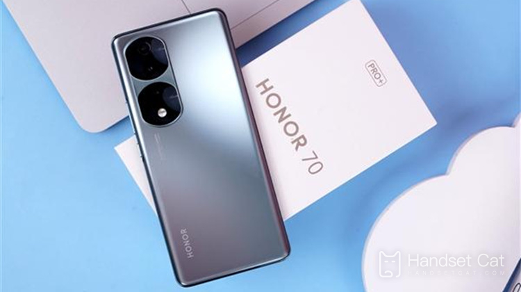 What system does HONOR 70 Pro+use?