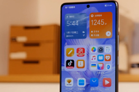 Does the Glory 80 Pro direct-screen version support OTG function